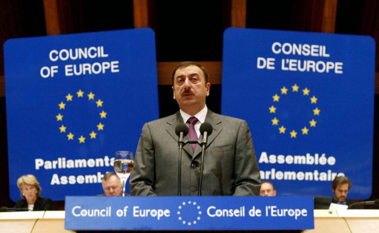 ILHAM ALIEV REELEITO PRESIDENTE DO AZERBAIJÃO