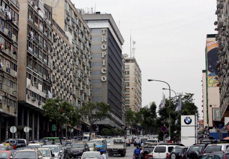 GOVERNO ANGOLANO VAI COMPRAR MAIS DE 1.000 VIATURAS POR 157,5 MEURO