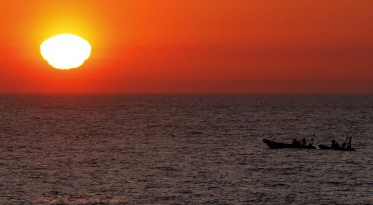 QUATRO SURFISTAS FRANCESES RESGATADOS NA PRAIA DE MATOSINHOS