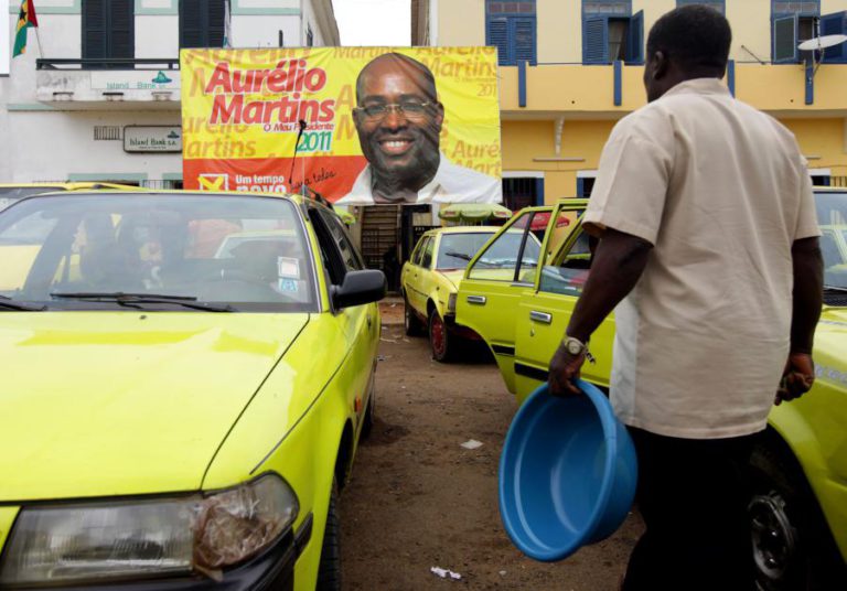 PRINCIPAL PARTIDO DE OPOSIÇÃO SÃO-TOMENSE SUSPENDE PRESIDENTE E OUTROS CINCO MEMBROS