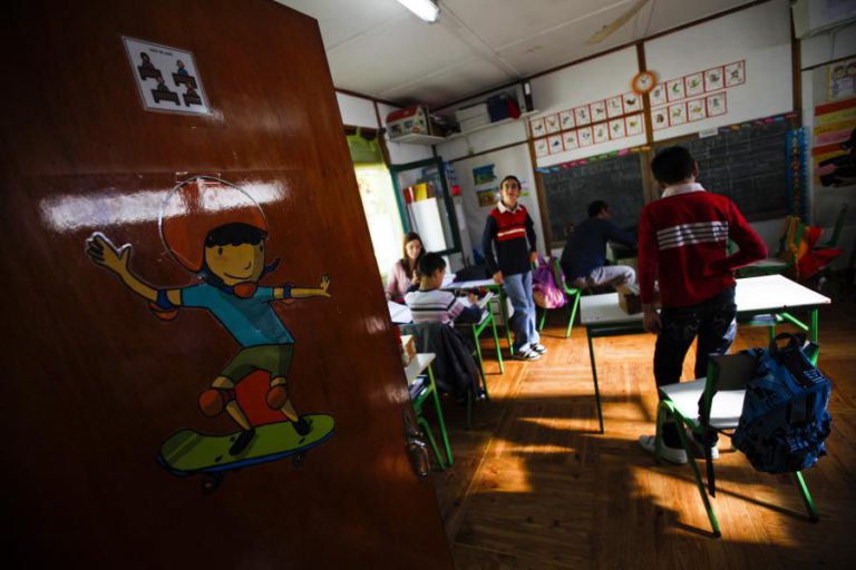 MANUAIS ESCOLARES DO 3.º E 7.º ANO NÃO SERÃO SUBSTITUIDOS