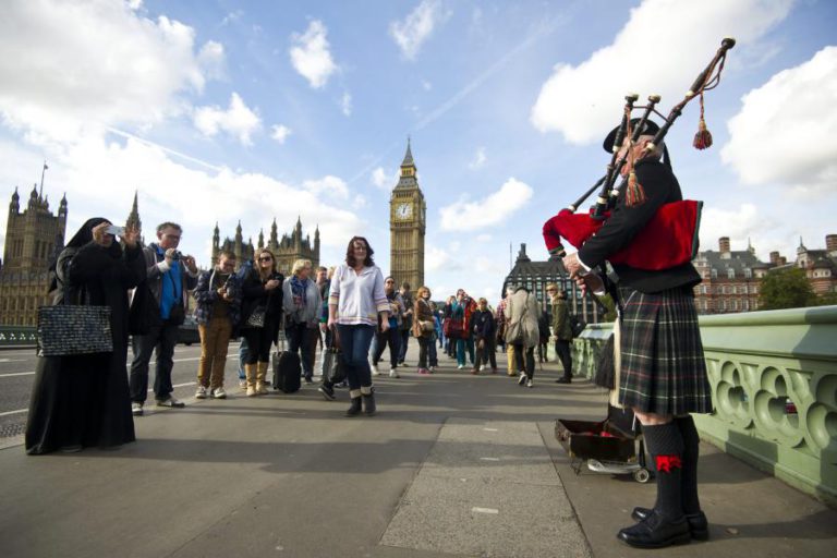 CONFIRMADA DESACELERAÇÃO DA ECONOMIA BRITÂNICA PARA 0,1% NO 1.º TRIMESTRE