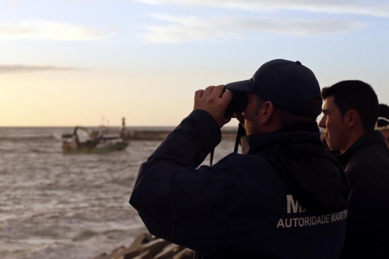 RETOMADAS BUSCAS PARA ENCONTRAR PESCADOR DESAPARECIDO NA PRAIA DO MALHÃO