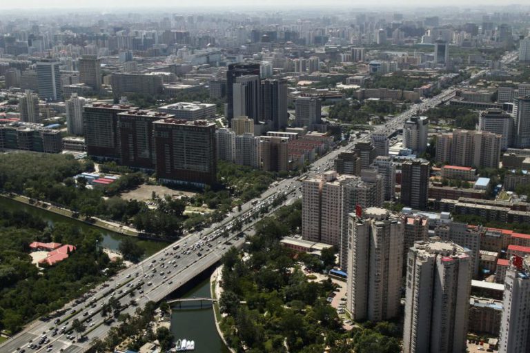 PEQUIM RESTRINGE CONSTRUÇÃO DE ESTÁTUAS RELIGIOSAS AO AR LIVRE