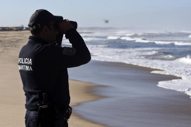 POLÍCIA MARÍTIMA APREENDE 245 KG DE PEIXE ILEGAL NO PORTO DE PESCA DE LEIXÕES