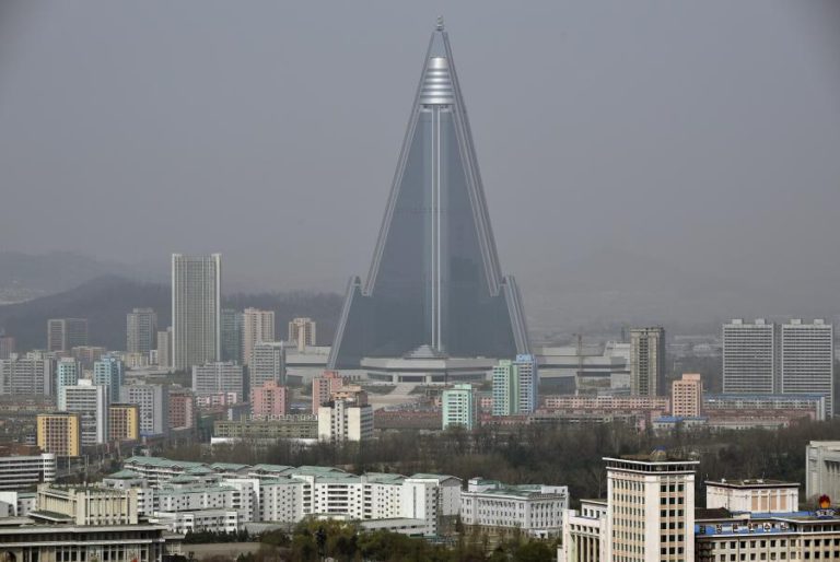 CHINA DEFENDE “CAMINHO DE DUAS DIREÇÕES” PARA PROMOVER PAZ E DESNUCLEARIZAÇÃO DA COREIA DO NORTE