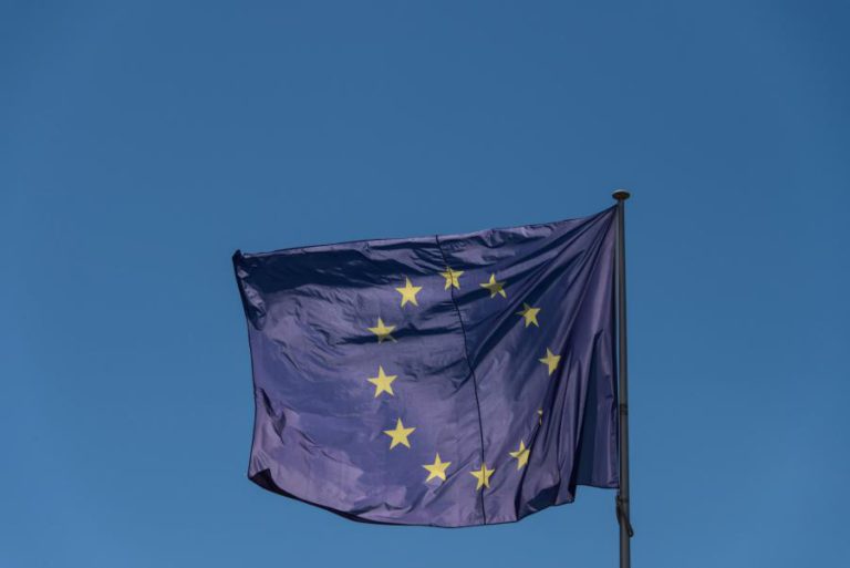 UE PROLONGA SANÇÕES À SÍRIA POR MAIS UM ANO
