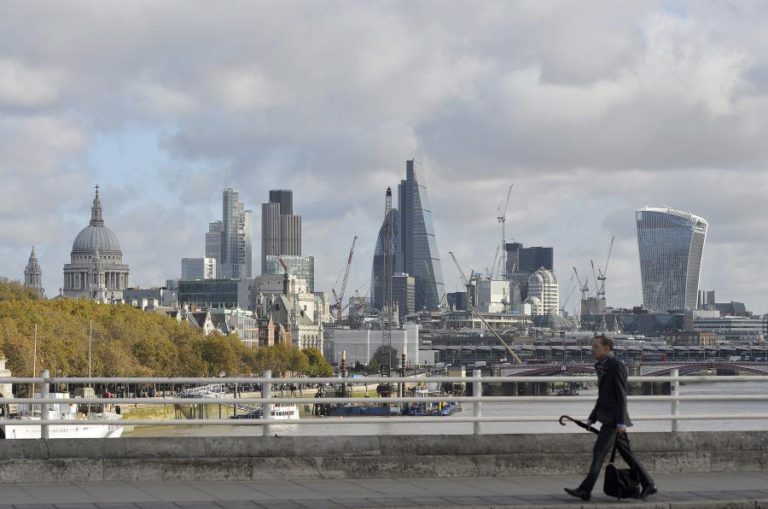 FORTE TEMPESTADE NO REINO UNIDO LEVA A CANCELAMENTO DE VOOS EM LONDRES