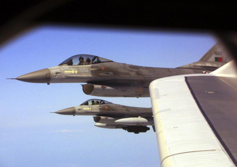 HELICÓPTERO DESCOLA DE ESPANHA E É INTERCETADO POR F-16 EM ESPAÇO AÉREO NACIONAL