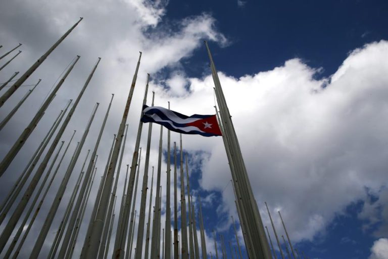 PELO MENOS TRÊS PESSOAS SOBREVIVERAM À QUEDA DE AVIÃO EM CUBA