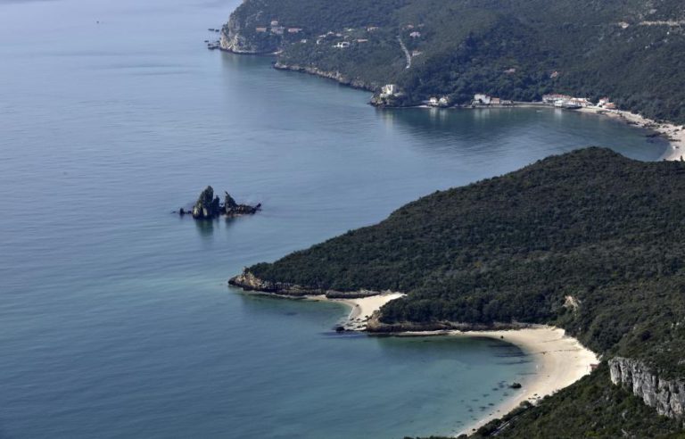 CÂMARA DE SETÚBAL IMPÕE RESTRIÇÕES NO ACESSO ÀS PRAIAS DA ARRÁBIDA DURANTE A ÉPOCA BALNEAR
