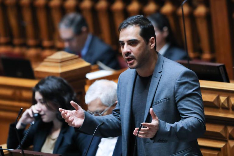 PCP EXIGE LISTAS DE DEVEDORES DE TODOS OS BANCOS INTERVENCIONADOS NO PARLAMENTO