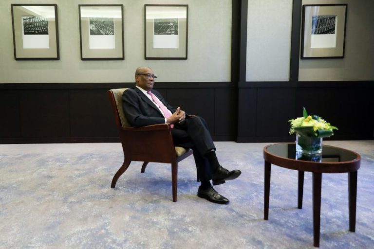 PR SÃO-TOMENSE REMETE CONFLITO GOVERNO-SUPREMO PARA TRIBUNAL CONSTITUCIONAL