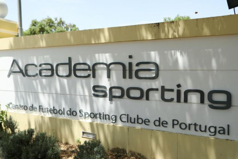 ADEPTOS DO SPORTING INVADEM ACADEMIA, JOGADORES E TREINADORES TERÃO SIDO AGREDIDOS