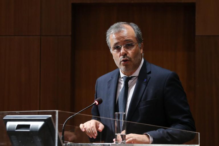 VÁRIOS MEIOS DO INEM PARARAM EM 2017 PORQUE TRABALHADORES FORAM COMBATER INCÊNDIOS