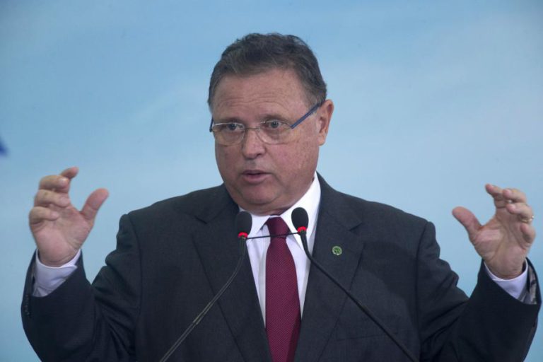 MINISTRO DA AGRICULTURA DO BRASIL É ACUSADO POR CORRUPÇÃO