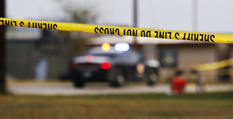 TIROTEIO EM ESCOLA DO TEXAS FAZ NÚMERO INDETERMINADO DE MORTOS