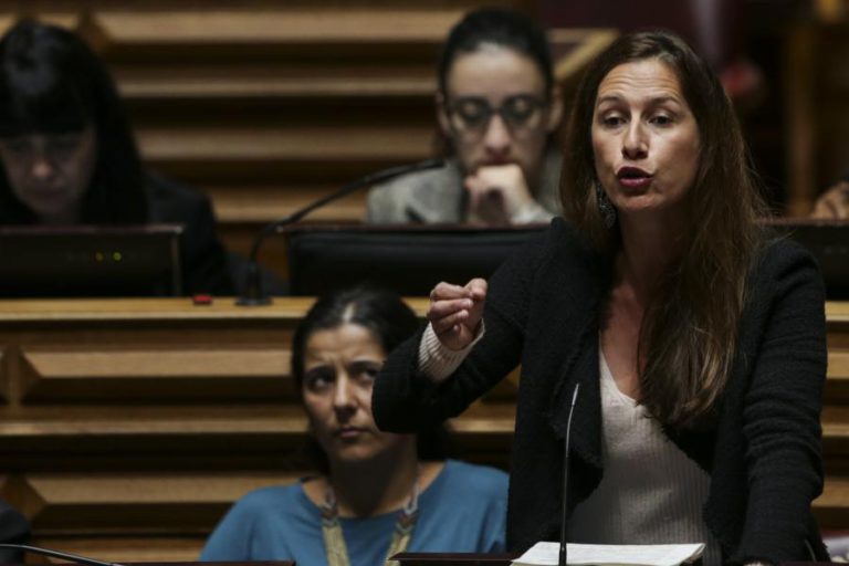 PCP ESCLARECE QUE PROPOSTA DAS 35 HORAS É SUA E PODE CRIAR 440 MIL NOVOS EMPREGOS