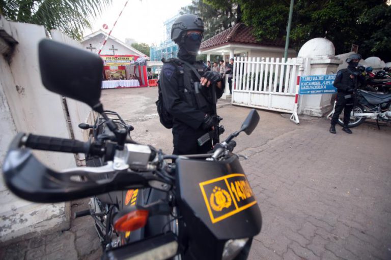 ATAQUES A IGREJAS NA INDONÉSIA CAUSOU SEIS MORTOS E 35 FERIDOS – NOVO BALANÇO