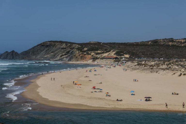 MAIS DE 660 PRAIAS DISPONÍVEIS ESTE VERÃO EM PORTUGAL