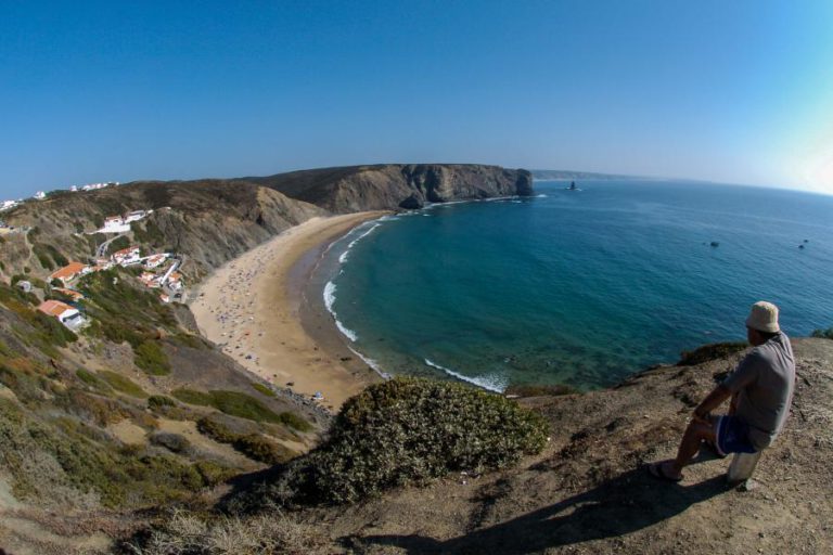 AMBIENTALISTAS TEMEM REPETIÇÃO DE DERRAMES NA COSTA ALENTEJANA