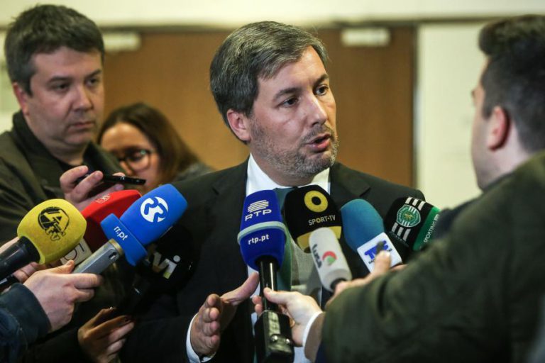 BRUNO DE CARVALHO DIZ QUE EQUIPA VAI ESTAR NO JAMOR E APONTA O DEDO AO GOVERNO