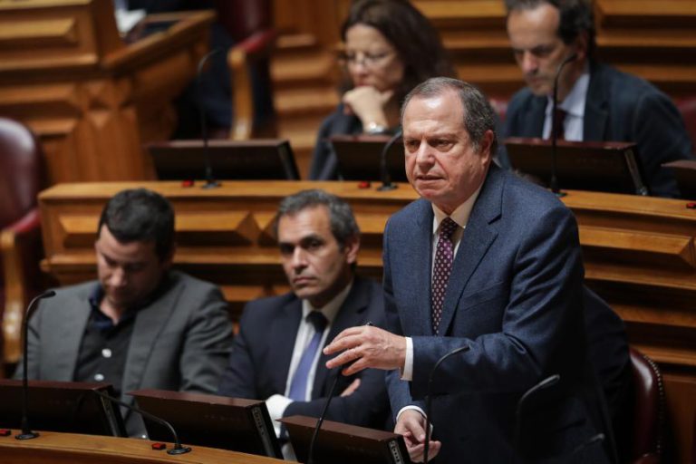 CARLOS CÉSAR REITERA “REVOLTA” COM “COMPORTAMENTOS DANOSOS” DE POLÍTICOS (C/ÁUDIO)