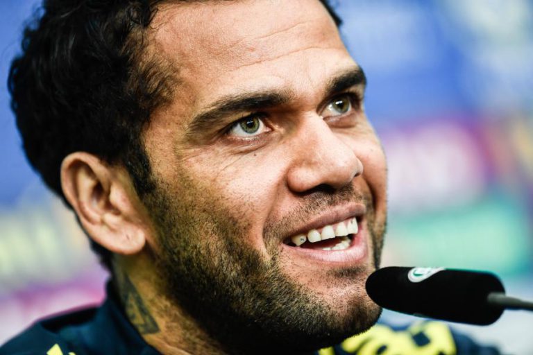 MUNDIAL2018: FEDERAÇÃO BRASILEIRA ANUNCIA QUE DANI ALVES ESTÁ FORA DA PROVA