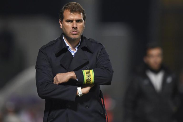 JOÃO HENRIQUES ASSINA POR UM ANO COM O SANTA CLARA