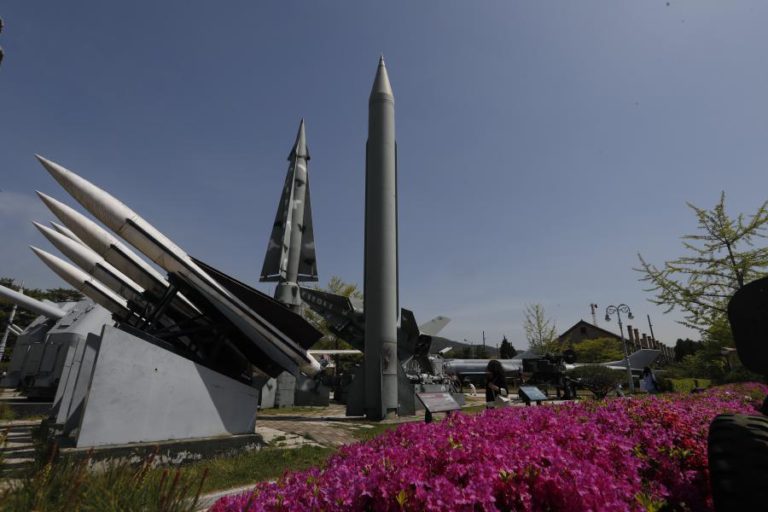 TESTE NUCLEAR DA COREIA DO NORTE ELEVOU MONTANHA EM DOIS METROS