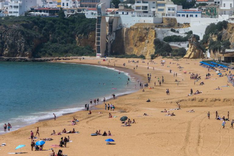 OCUPAÇÃO HOTELEIRA NO ALGARVE DESCE QUASE 10% EM ABRIL – AHETA