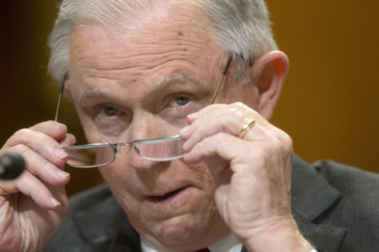 PROCURADOR-GERAL NORTE-AMERICANO COM “TOLERÂNCIA ZERO” PARA IMIGRANTES ILEGAIS