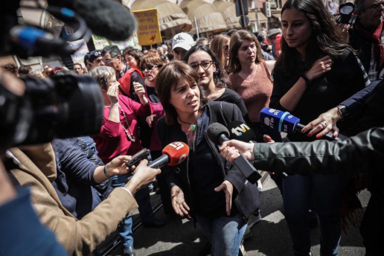 1.º MAIO: BLOCO FALA NO ARRANQUE DA MANIFESTAÇÃO COM ALGUNS ENCONTRÕES AO REDOR