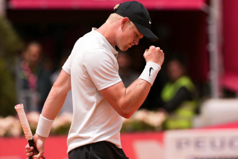 KYLE EDMUND ESTREIA-SE COM TRIUNFO SOBRE ALEX DE MINAUR NO ESTORIL OPEN