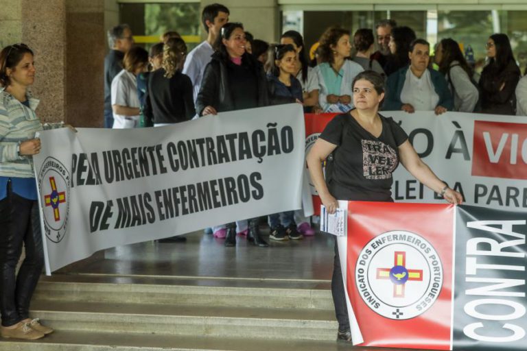 DIA DOS ENFERMEIROS ASSINALADO COM MARCAÇÃO DE GREVES EM TODO O PAÍS