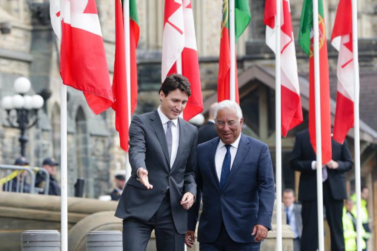 PRIMEIRO-MINISTRO CANADIANO ABERTO A ANALISAR QUEIXAS PORTUGUESAS SOBRE IMIGRAÇÃO