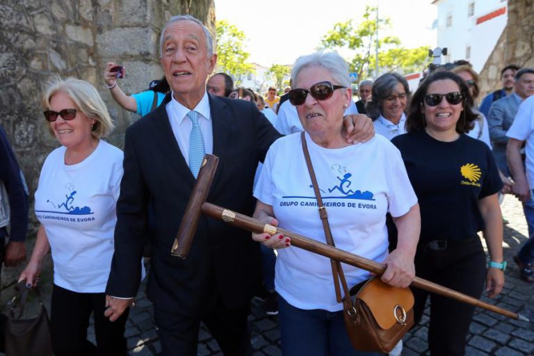 MARCELO JUNTOU-SE A PEREGRINOS EM ÉVORA A CAMINHO DE SANTIAGO DE COMPOSTELA