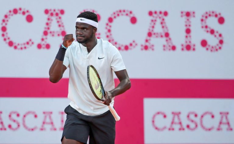 FRANCES TIAFOE VENCE CAMPEÃO E JUNTA-SE A JOÃO SOUSA NA FINAL DO ESTORIL OPEN