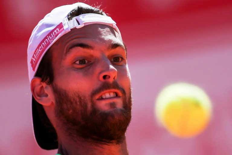 TENISTA PORTUGUÊS JOÃO SOUSA ELIMINADO NA PRIMEIRA RONDA EM LYON
