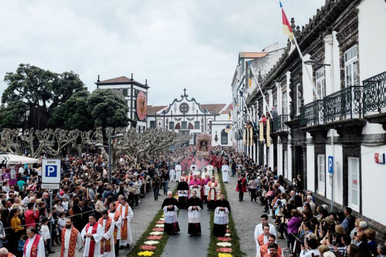MILHARES EM PONTA DELGADA NOS “MOMENTOS ESPECIAIS” DAS FESTAS DO SANTO CRISTO