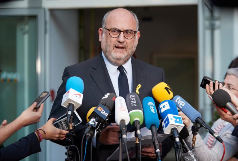 INDEPENDENTISTAS DA CATALUNHA QUEREM EVITAR NOVAS ELEIÇÕES MAS INSISTEM EM PUIGDEMONT