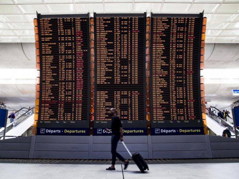 GREVE DOS CONTROLADORES AÉREOS EM FRANÇA CANCELA 44 VOOS DE E PARA PORTUGAL