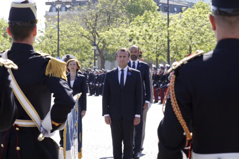 MACRON DIZ QUE EUROPA DEVE “DECIDIR POR SI PRÓPRIA”