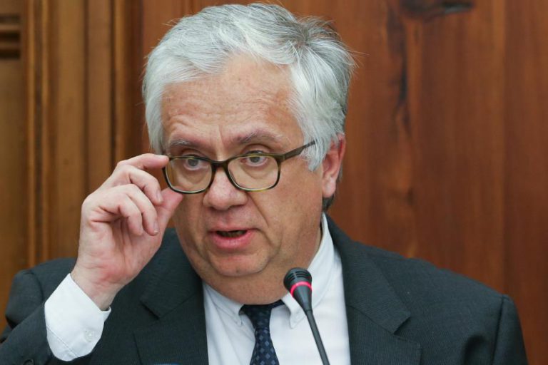 INCÊNDIOS: 10 HELICÓPTEROS QUE AGUARDAM VISTO PODEM SER UTILIZADOS EM CASO DE NECESSIDADE