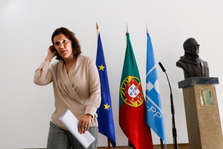 CRISTAS EM LUANDA SEGUNDA E TERÇA-FEIRA PARA PALESTRA E ENCONTRO COM PARTIDOS ANGOLANOS