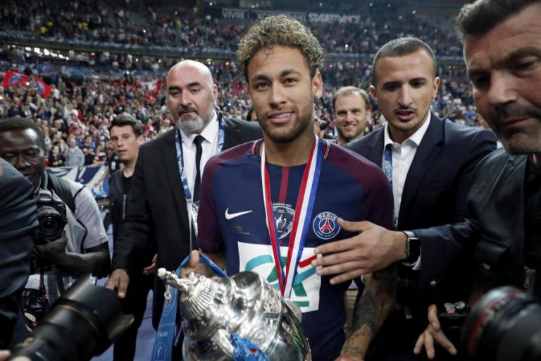 NEYMAR LIDERA LISTA DE CONVOCADOS DO BRASIL