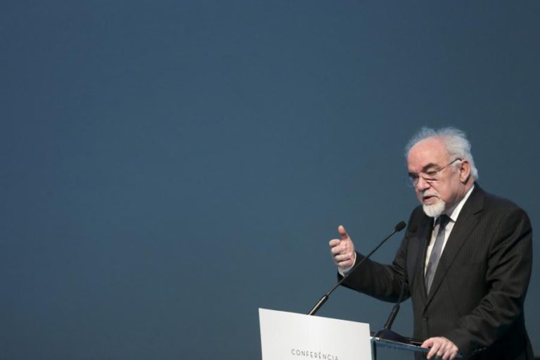 MINISTRO DIZ QUE INSTABILIDADE LABORAL  É O FATOR MAIS MARCANTE PARA O ADIAMENTO DA NATALIDADE