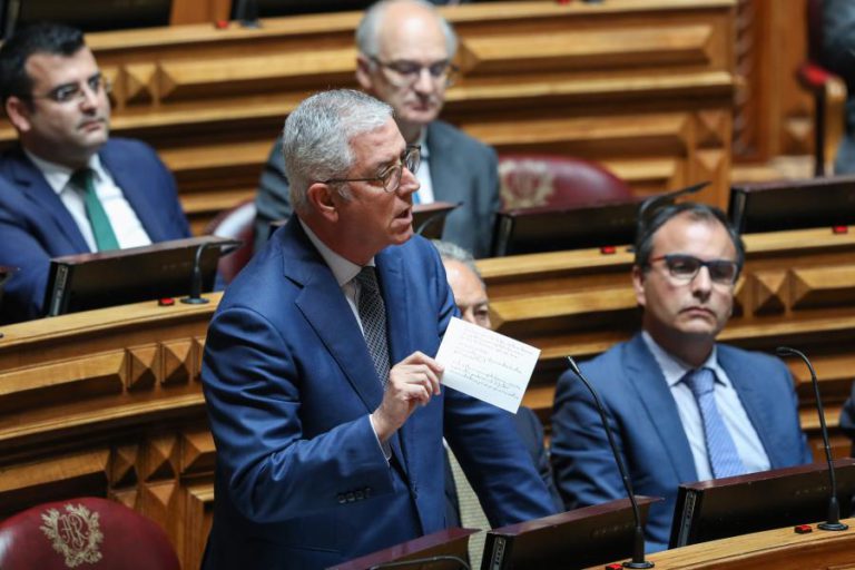 DEPUTADOS DO PSD QUEREM RESPONSABILIZAÇÃO POLÍTICA DE MINISTROS DO ‘NÚCLEO DURO’ DE SÓCRATES