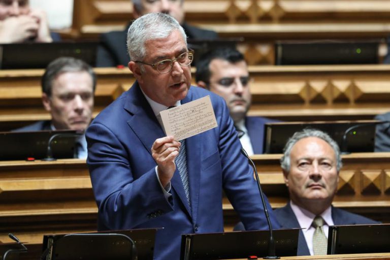 MAIORIA DE DEPUTADOS DO PSD CONTRA A EUTANÁSIA