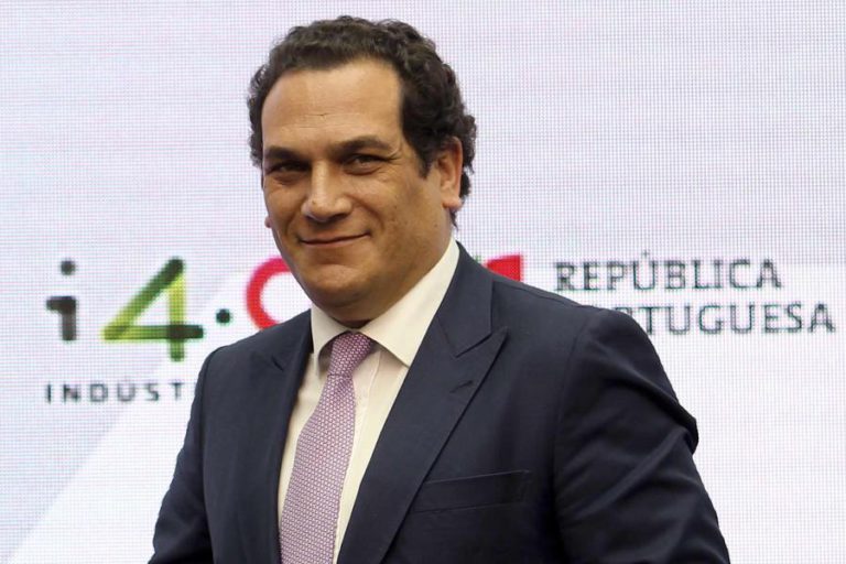 EX-SECRETÁRIO DE ESTADO DA INDÚSTRIA CONSTITUIDO ARGUIDO EM INQUÉRITO A FRAUDE